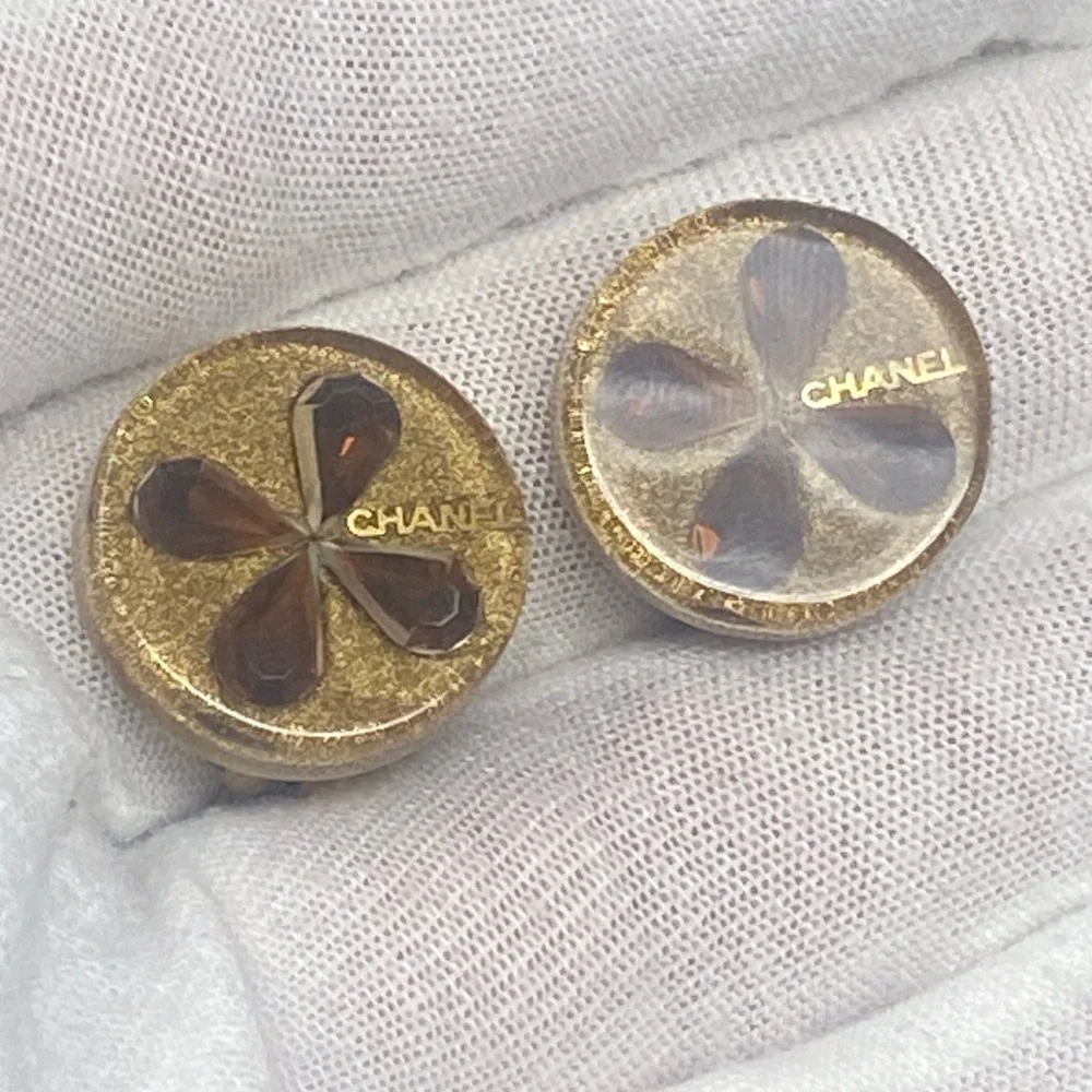 Chanel Vintage Lucite Amber Four Leaf Clip On Earrings - Picture 16 of 16